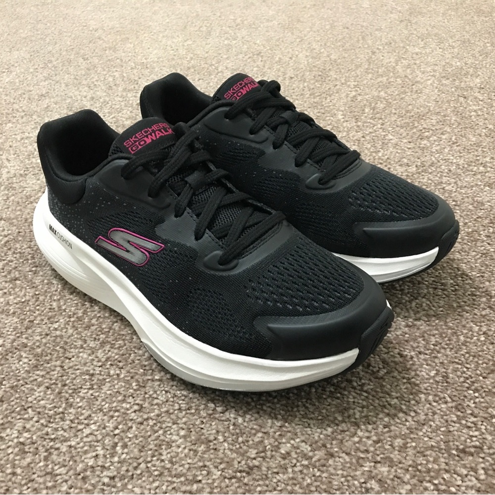 Skechers Go Walk Max Walker Size 6